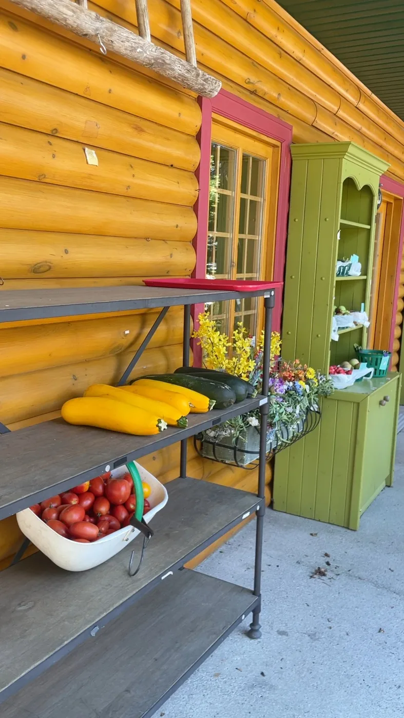 A roadside farm stand with fresh tomatoes